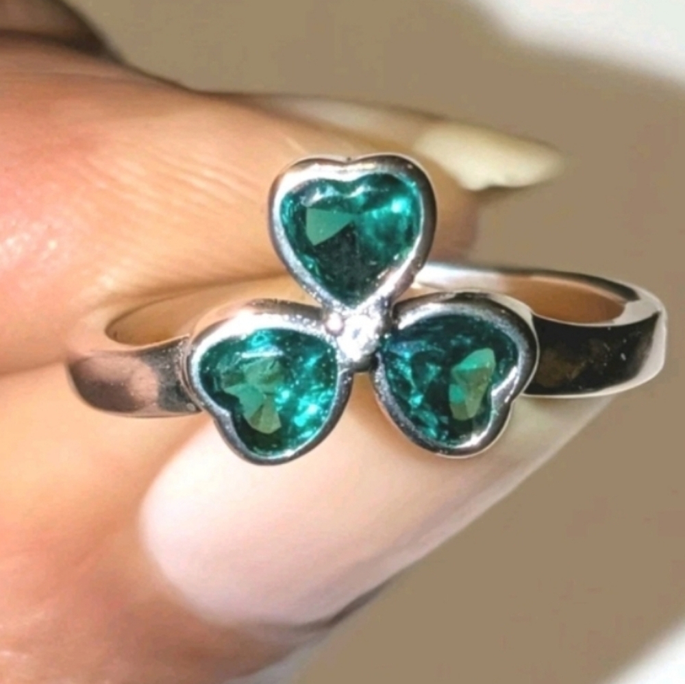 Womens S925 Sterling silver Emerald Birthstone Lucky 3 Leaf Clover Heart Ring6